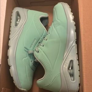 Skechers Women's Mint Sneakers